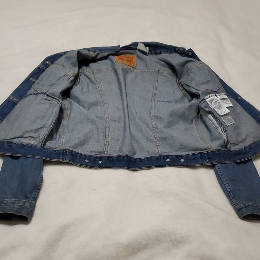 Levi's Classic Blue Jean Jacket - Picture 3 of 10